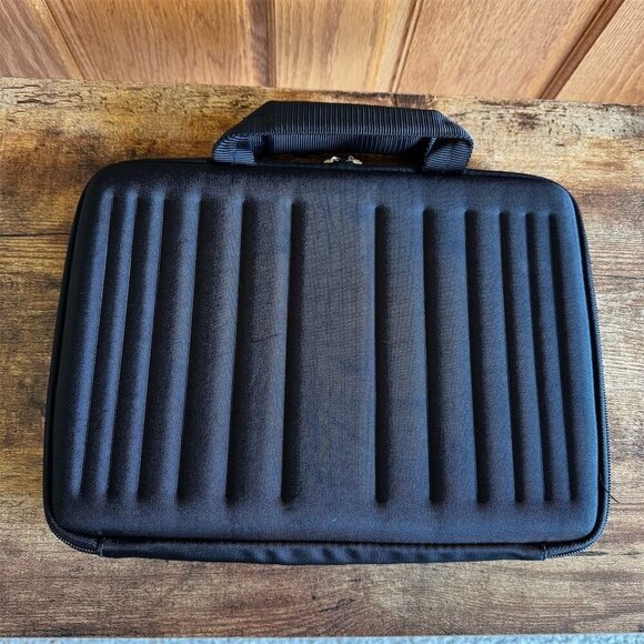 Case Logic Black EVA Hardshell Padded Laptop/Tablet Sleeve with Handle - Picture 4 of 4